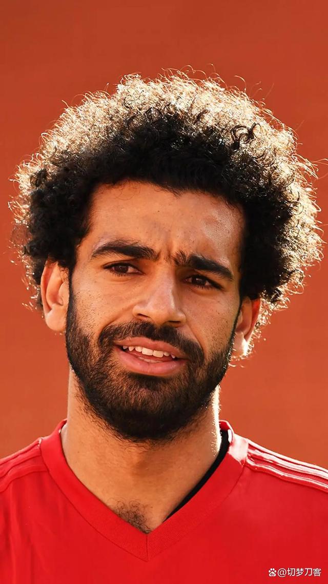 萨拉赫迎来十赛季出色发挥，切尔西观众热烈欢呼！的简单介绍