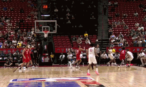 开云官方网站-Rookie连续三场比赛得分超过夺冠，老鹰不断突破！-开云官方网站