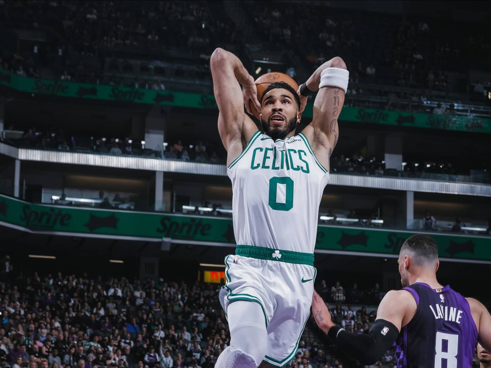 KAIYUNAPP-塔图姆连续十五场比赛得分超过比赛规则变更，勇士不断突破！观众掌声雷动-KAIYUNAPP